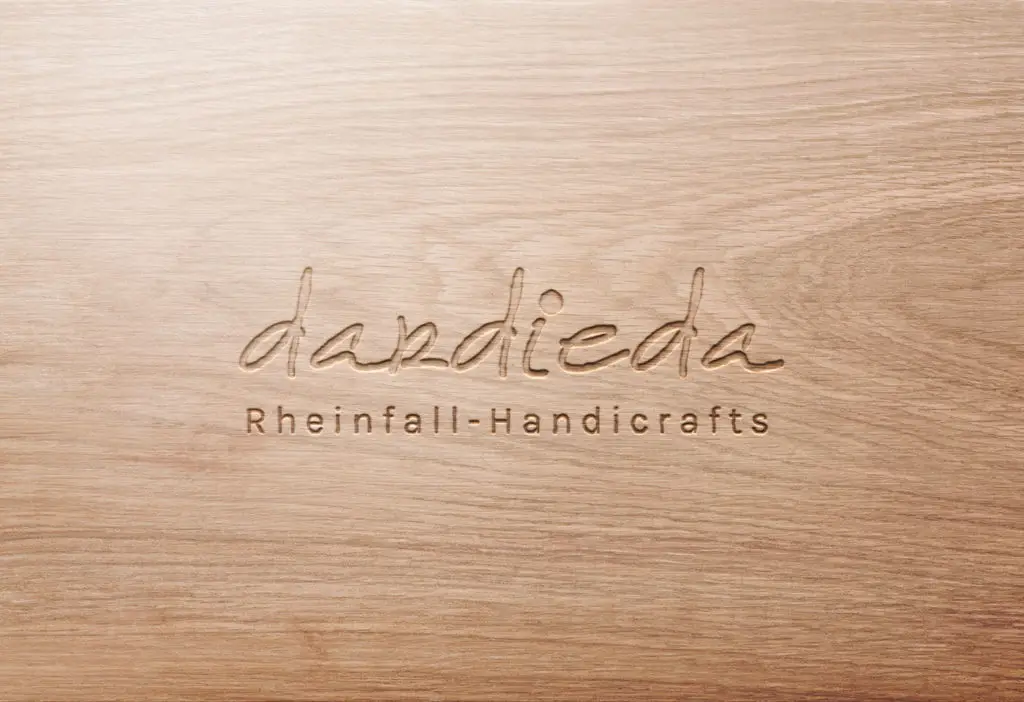 Projekt Logo dardieda auf Holz